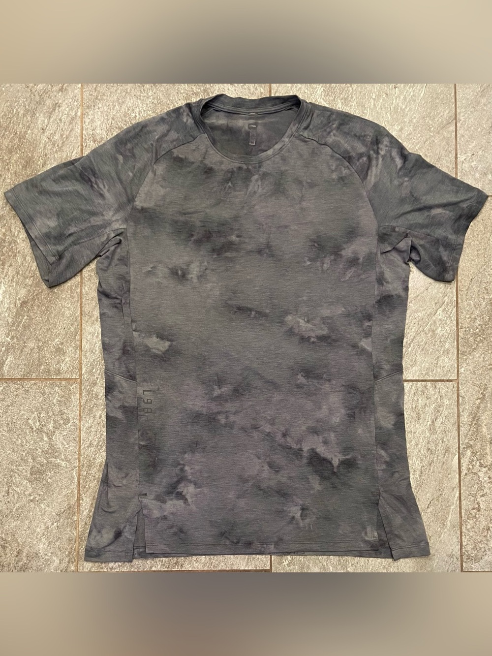 Lululemon Men’s Performance Grey Camo Tee - Medium EUC